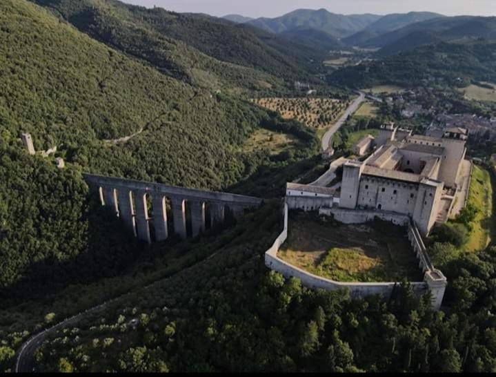 Sotto I Tetti Del Borgo Leilighet Spoleto Eksteriør bilde