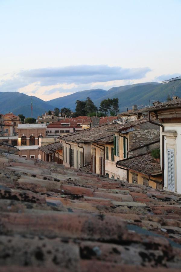 Sotto I Tetti Del Borgo Leilighet Spoleto Eksteriør bilde